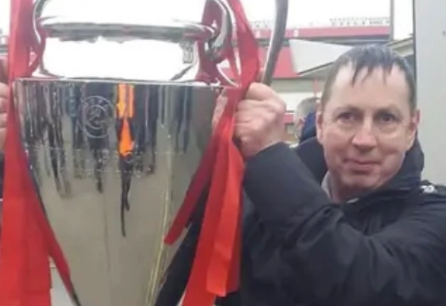 Mr Crean, pendukung Nottingham Forest mengalami luka serius akibat penusukan di kereta LNER [Sumber foto: X Nottingham Forest]